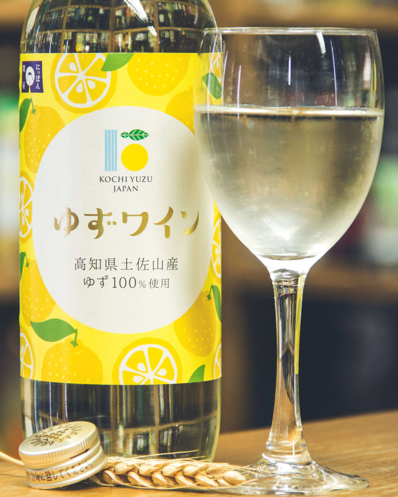 高知縣土佐山產柚子Wine 720ml瓶裝及酒杯，100%純正柚子釀造，味道驚喜，振興當地農業特色產品。